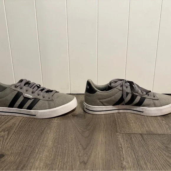 Adidas Classic Gray Sneakers with Black Stripes - Picture 5 of 7